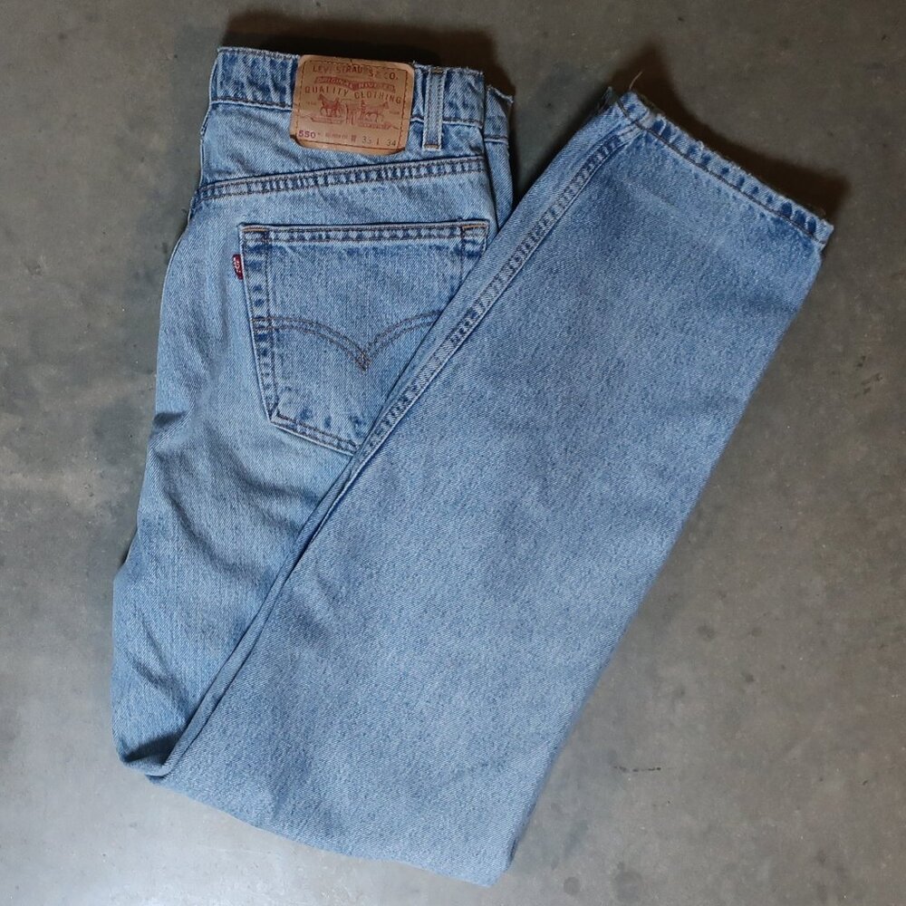 Levi's. 550. Men's 33x34. Denim Jeans. Blue. Light-Wash.